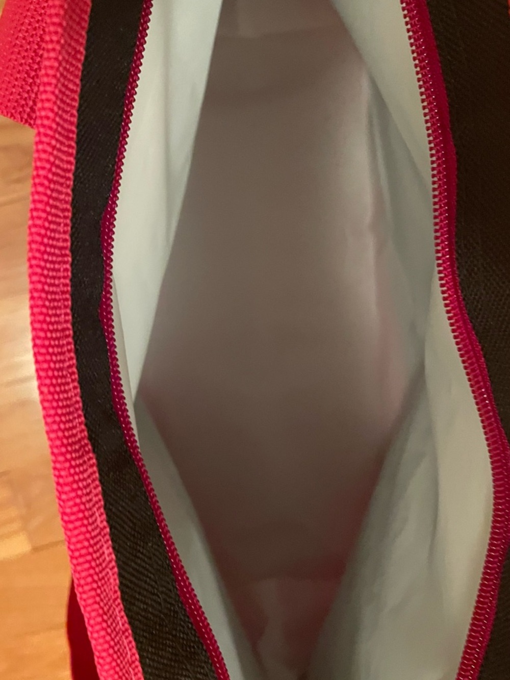 Trader Joes Insulated Tote Cooler Bag Black and Red Zipper Close Large - Picture 5 of 5